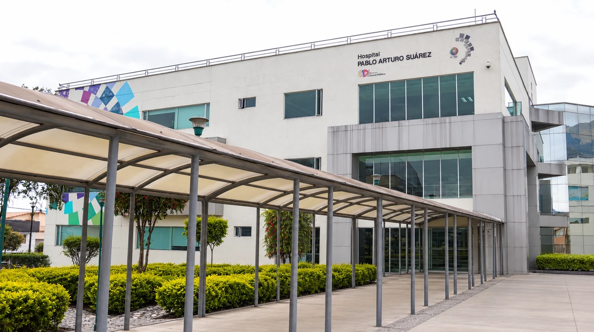 Fachada del Hospital Provincial General Pablo Arturo Suárez en Quito